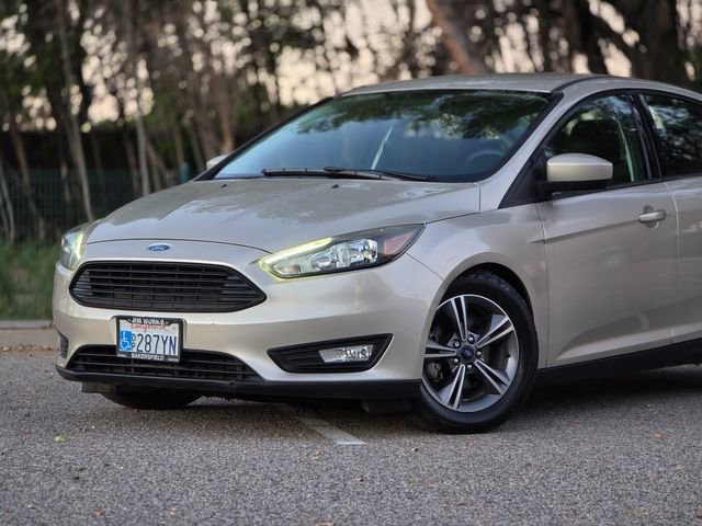 Used 2018 Ford Focus SE w/ SE Appearance Package image 17
