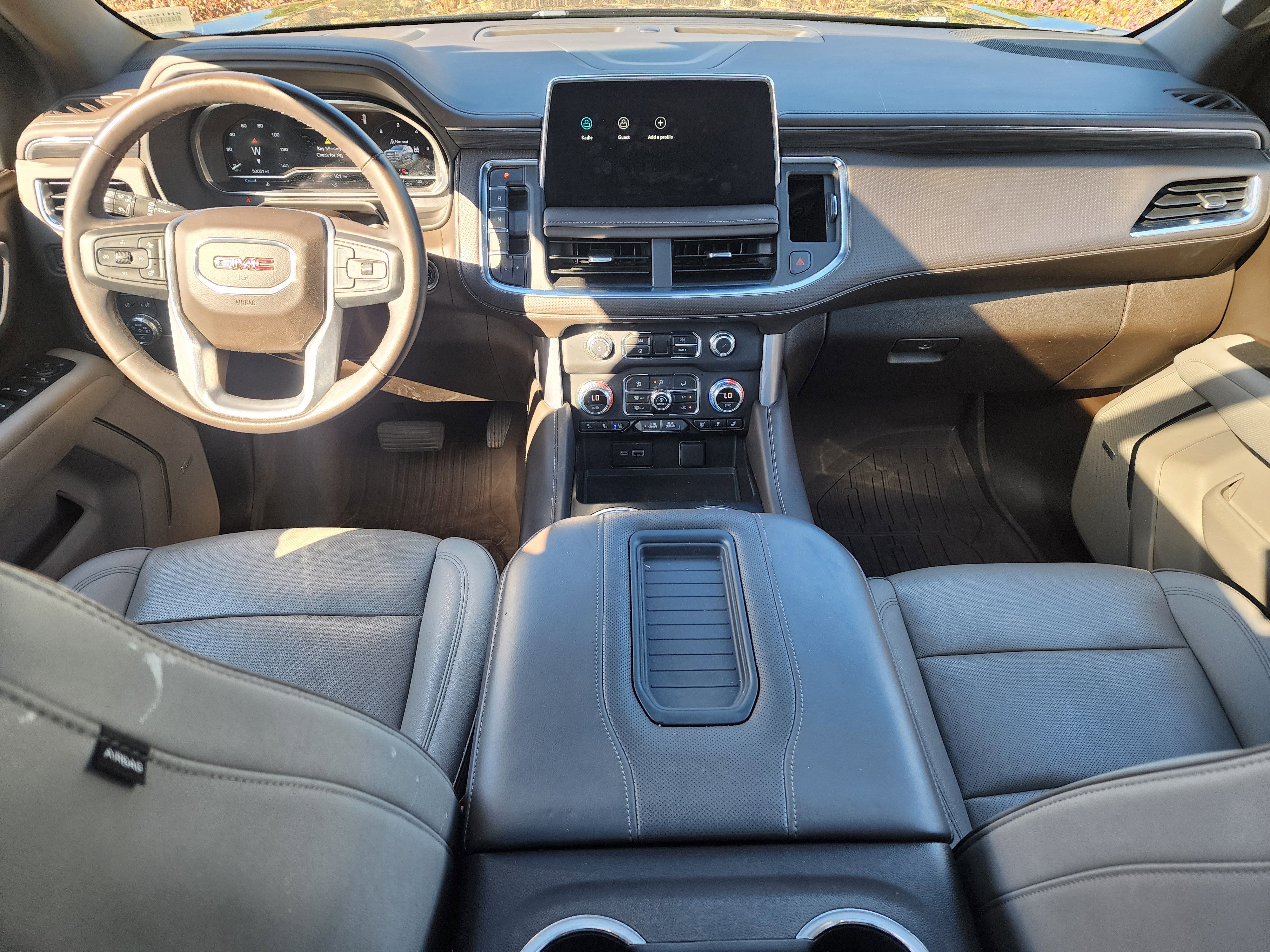 Used 2023 GMC Yukon XL SLT w/ SLT Premium Package image 21