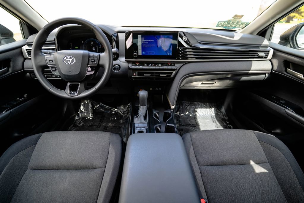 Used 2025 Toyota Camry LE AWD/4WD image 13