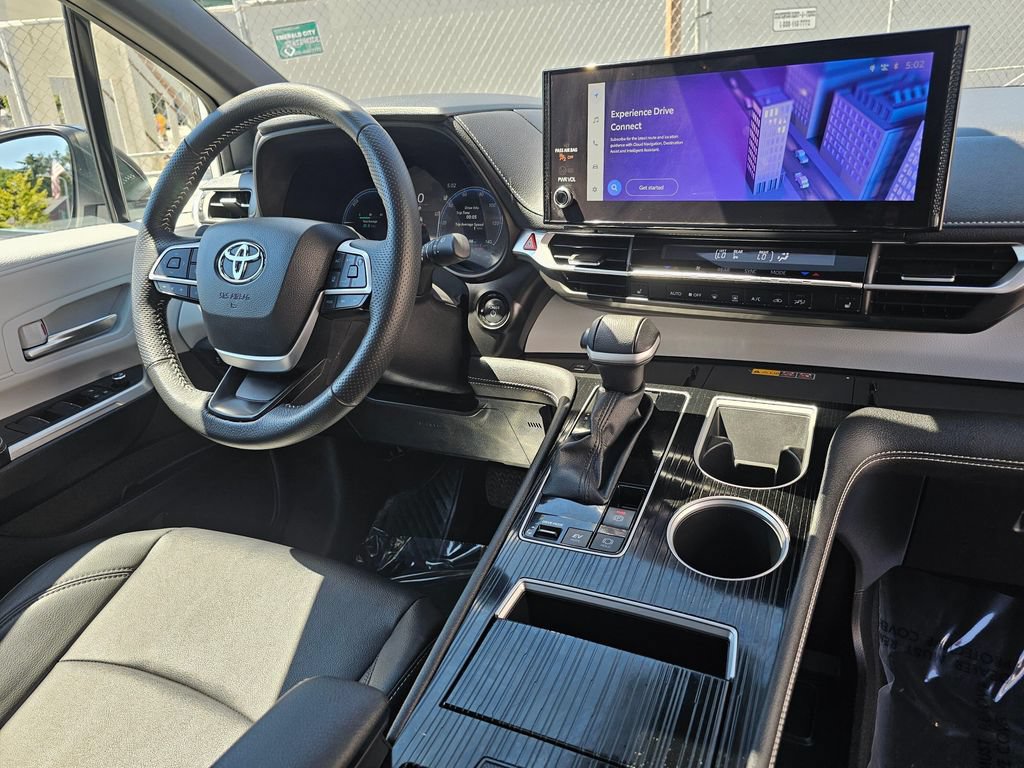 Used 2025 Toyota Sienna XSE AWD/4WD image 11