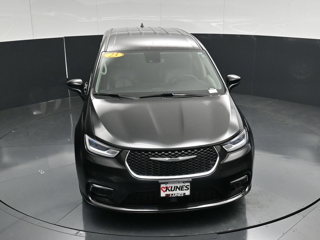 Used 2023 Chrysler Pacifica Touring-L FWD image 49