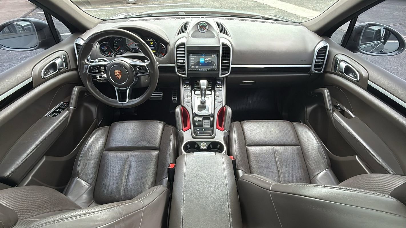 Used 2015 Porsche Cayenne S image 19