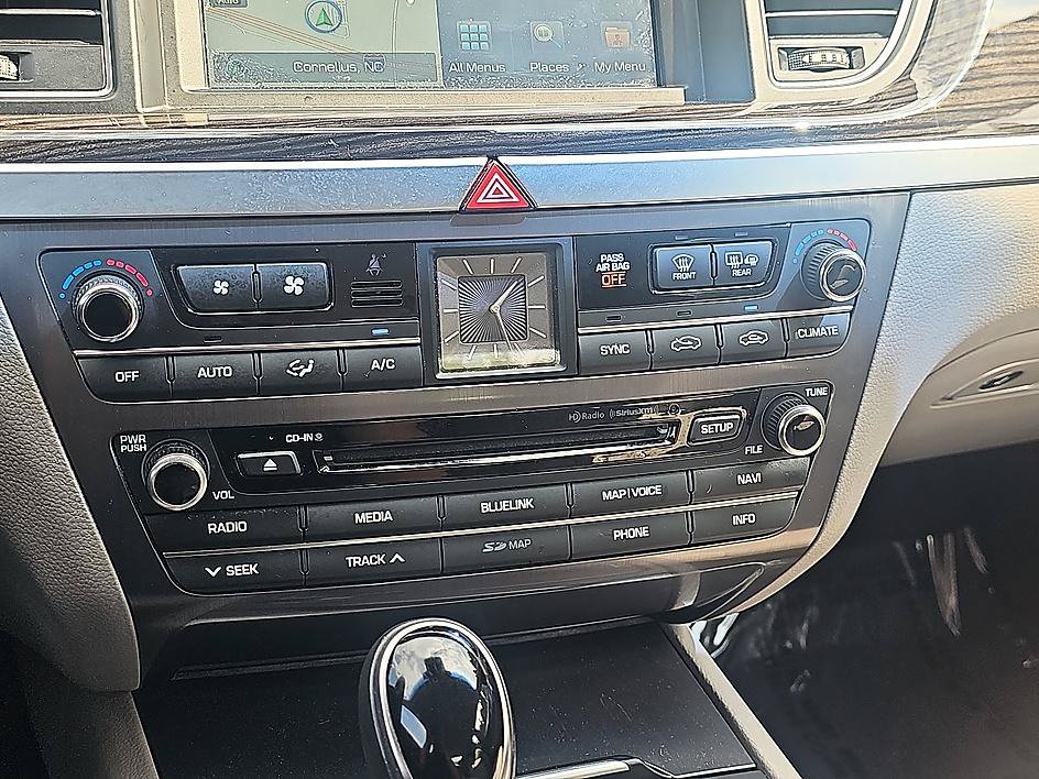 Used 2015 Hyundai Genesis 3.8 RWD image 24