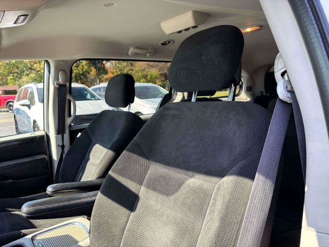 Used 2016 Dodge Grand Caravan SXT FWD image 10