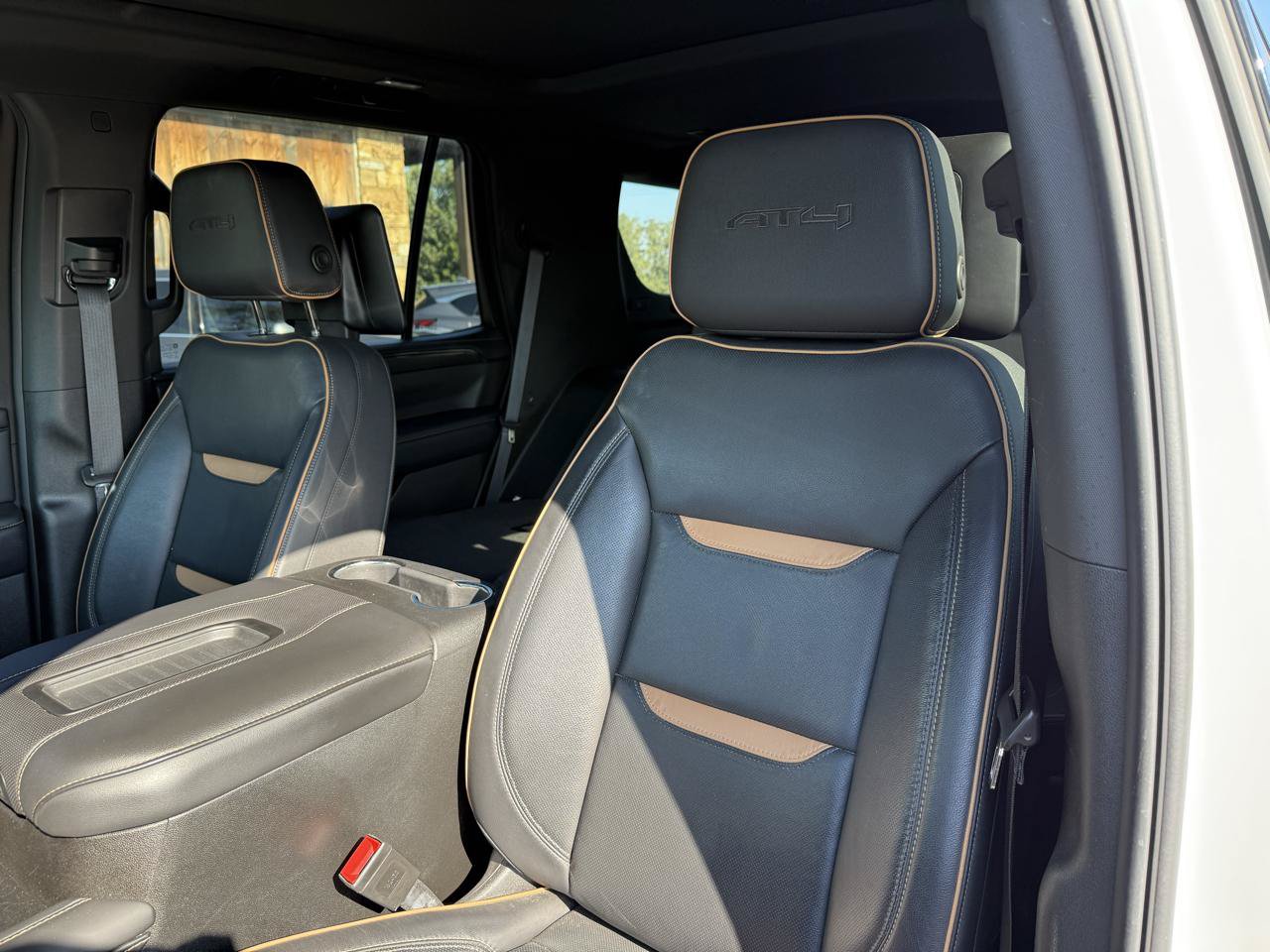 Used 2024 GMC Yukon AT4 w/ Technology Package AWD/4WD image 6