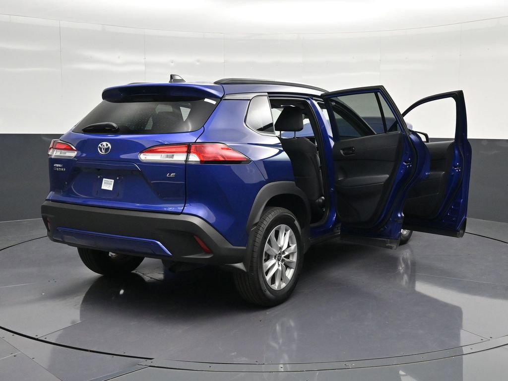 Used 2025 Toyota Corolla Cross LE image 39