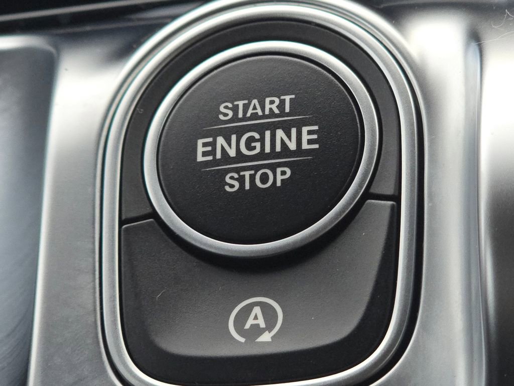 Certified 2025 Mercedes-Benz GLB 250 4MATIC image 32