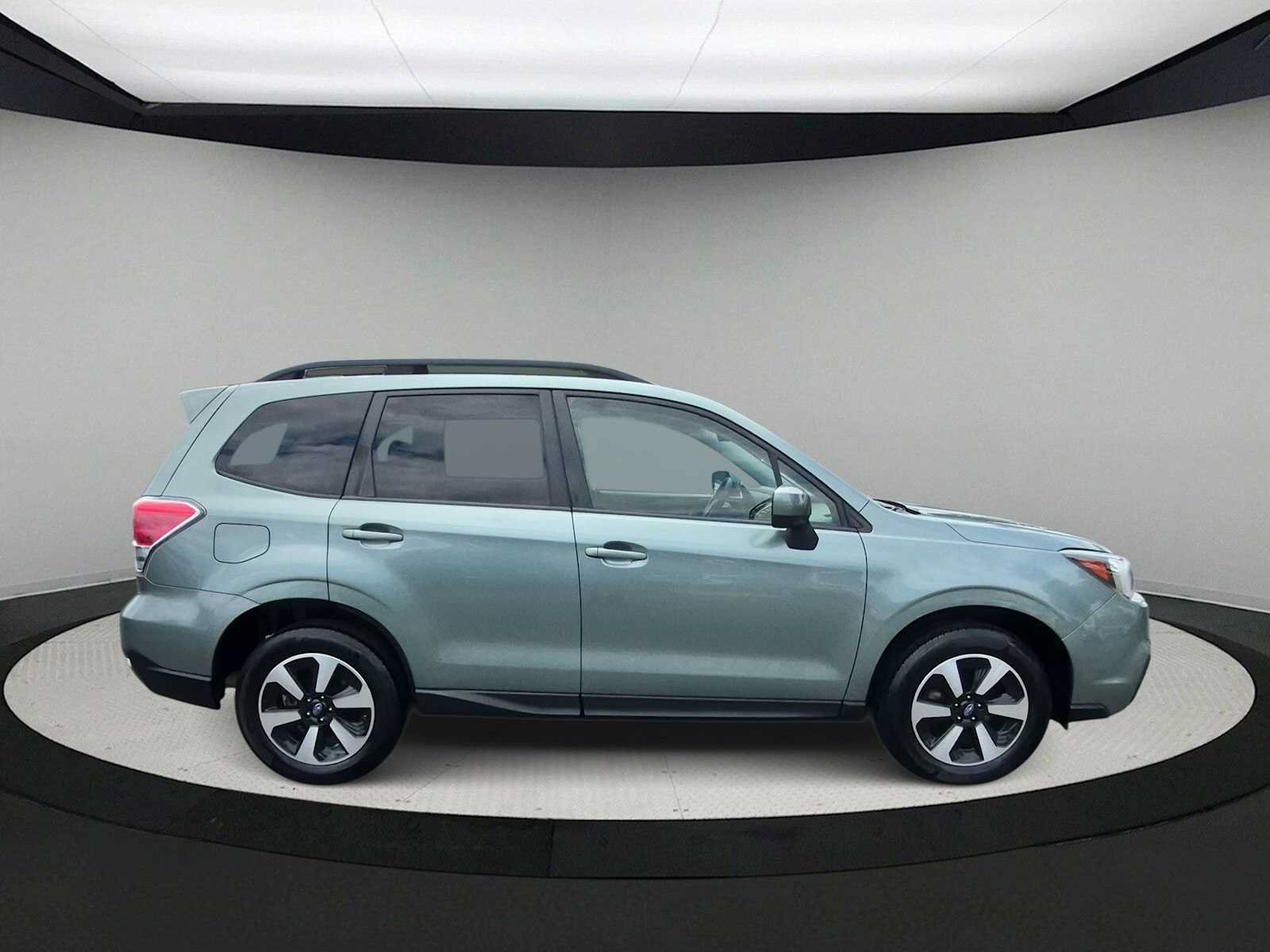 Used 2018 Subaru Forester 2.5i Premium w/ All-Weather Package AWD/4WD image 9