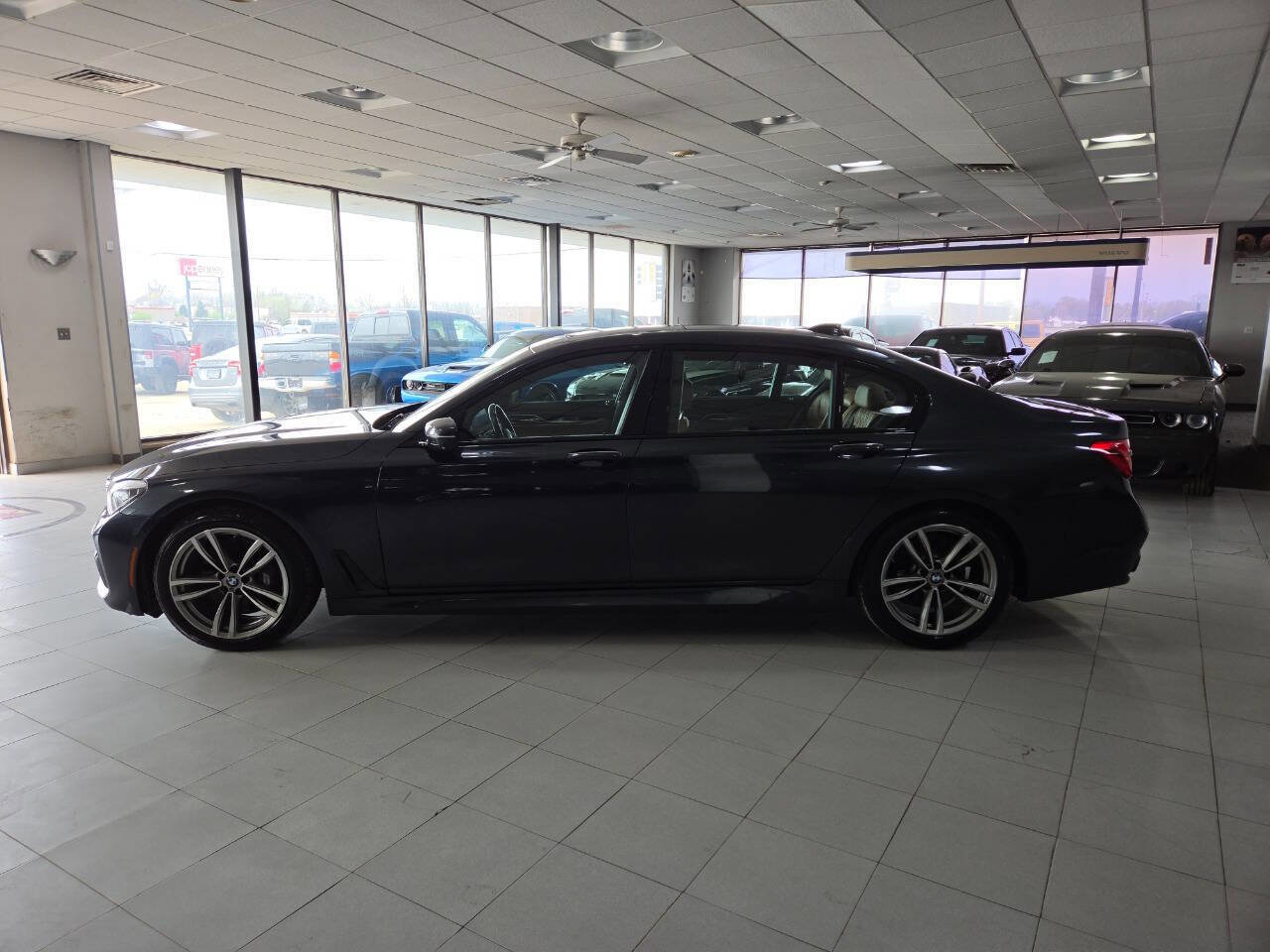 Used 2016 BMW 750i xDrive image 4