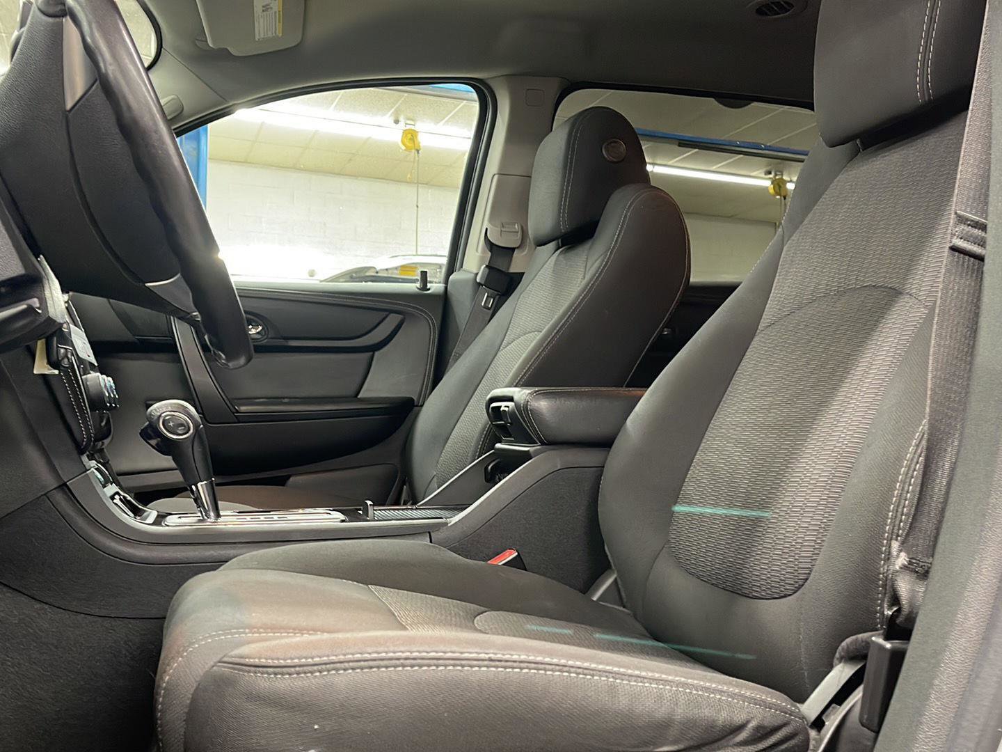Used 2016 Chevrolet Traverse LT w/ Style and Technology Package image 17
