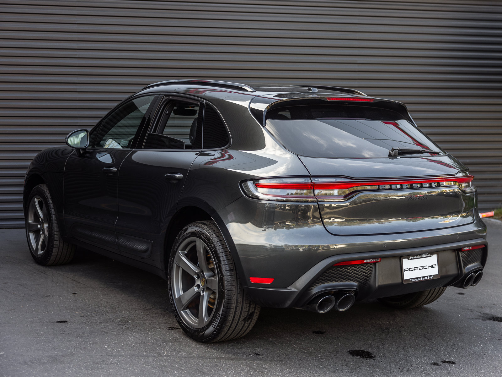 Certified 2023 Porsche Macan AWD/4WD image 3