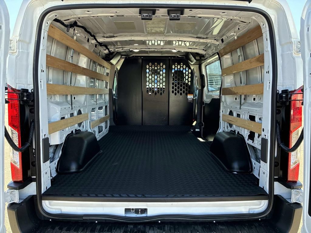 Used 2025 Ford Transit 250 Low Roof w/ Exterior Upgrade Package RWD image 15