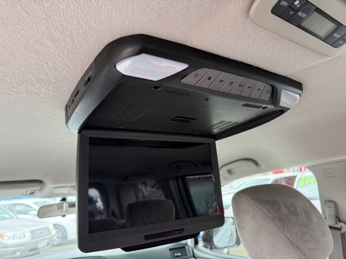 Used 2016 Nissan Quest SV image 20