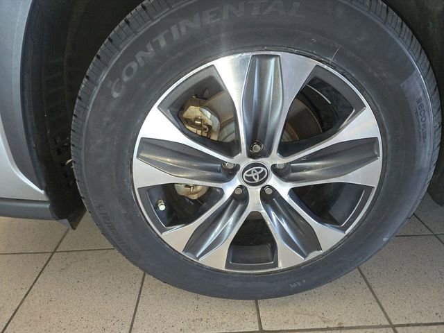 Used 2022 Toyota Highlander XLE image 10