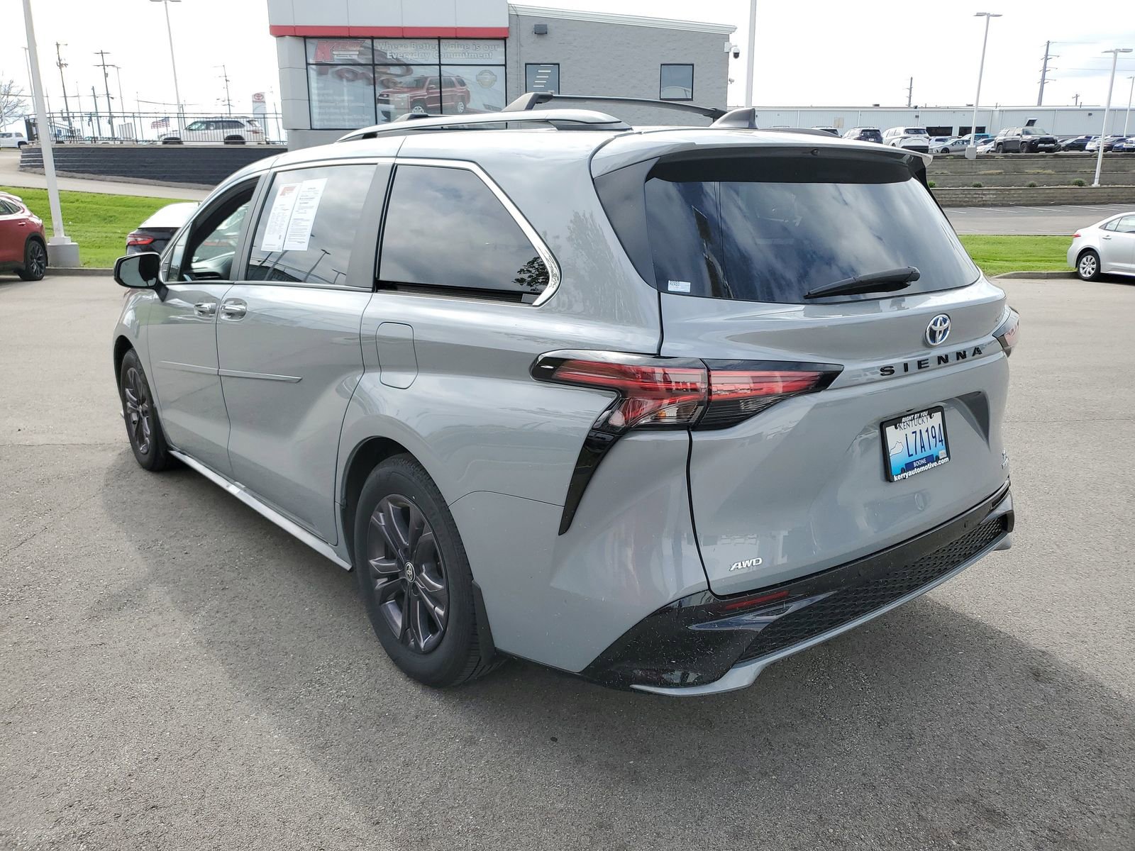 Used 2024 Toyota Sienna XSE image 3