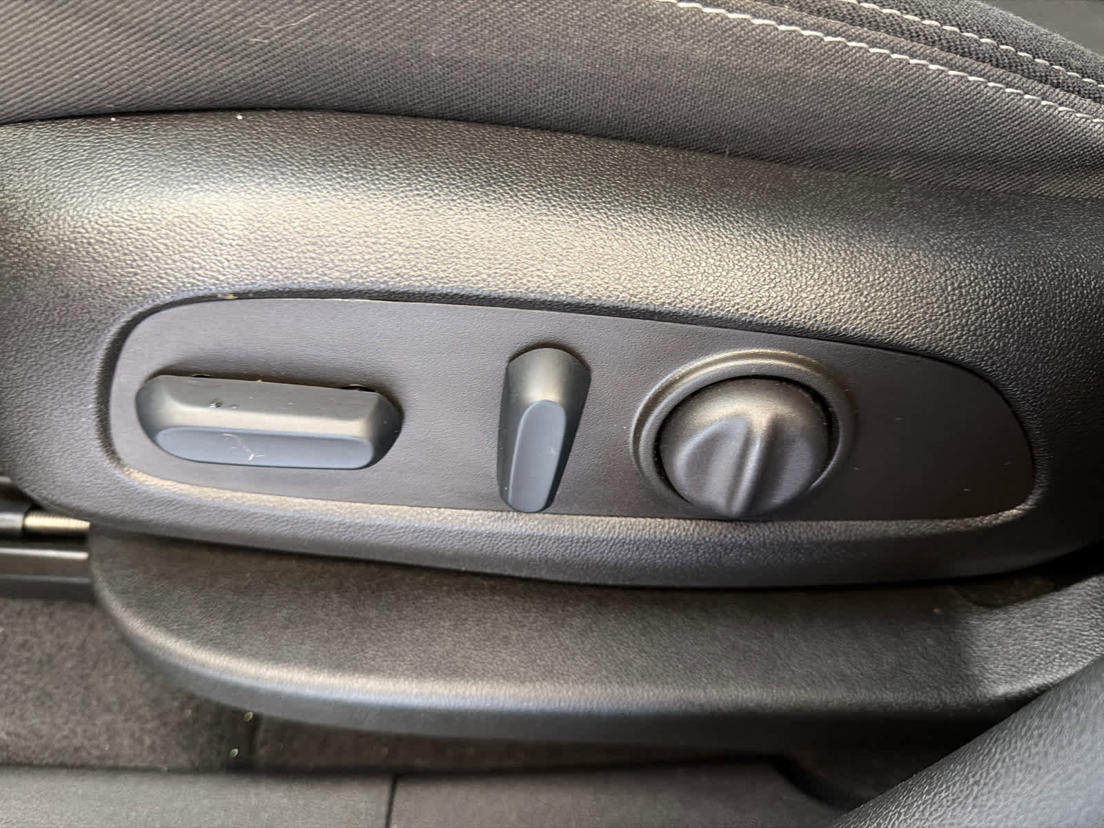 Used 2023 GMC Terrain SLE w/ Driver Convenience Package FWD image 17