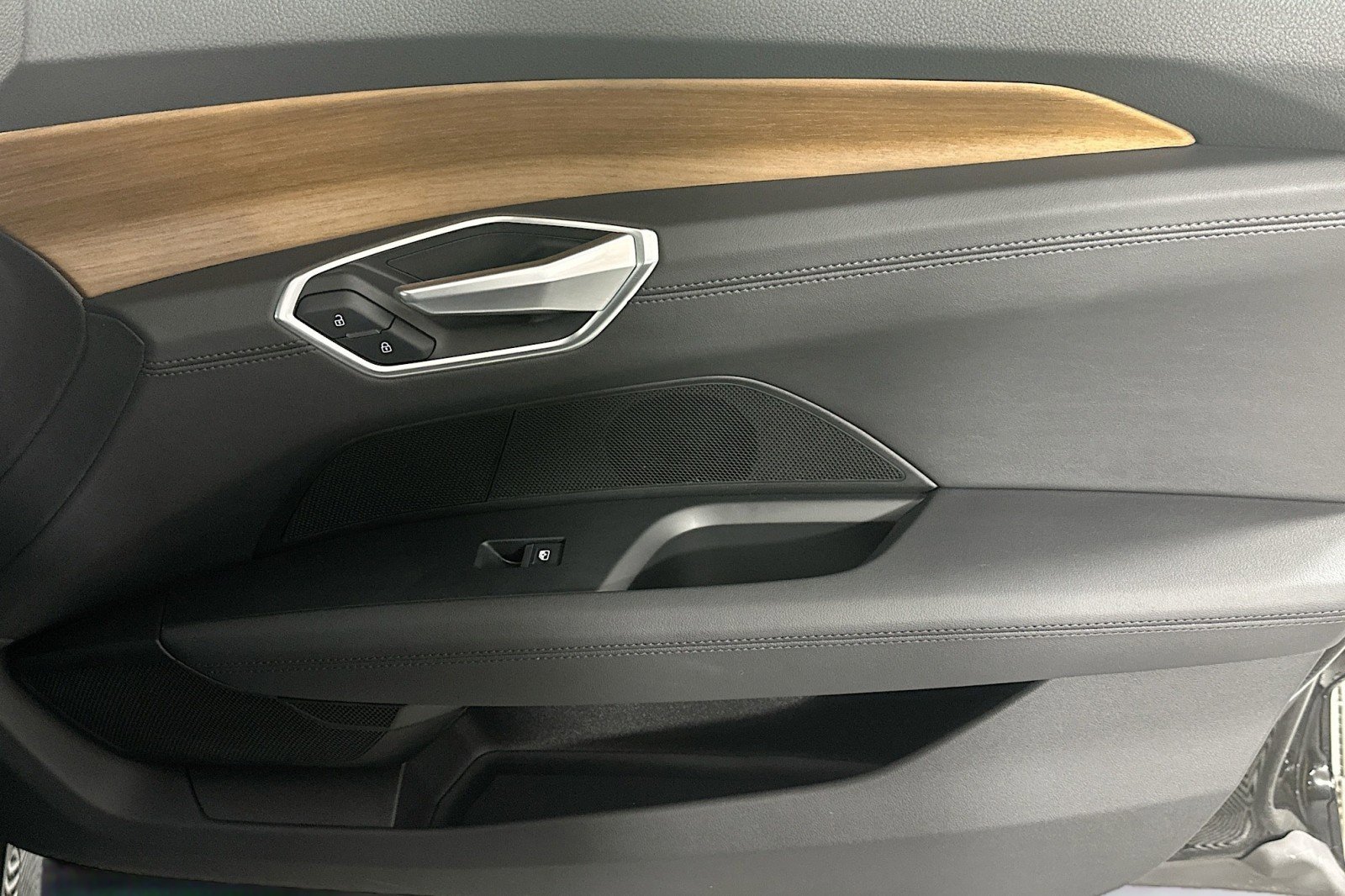 Used 2022 Audi e-tron GT Premium Plus image 23