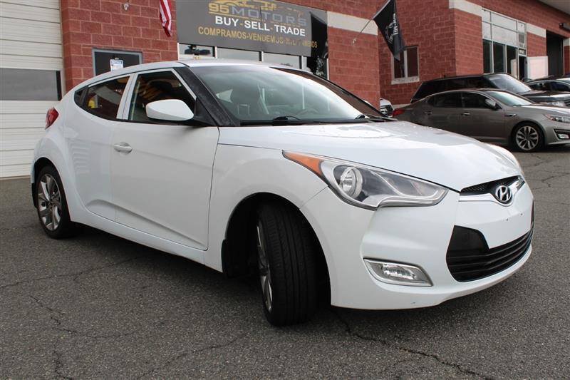 Used 2017 Hyundai Veloster FWD image 7