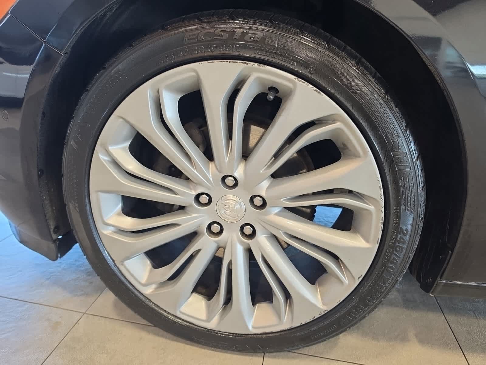 Used 2018 Buick LaCrosse Premium w/ Driver Confidence Package #2 FWD image 14