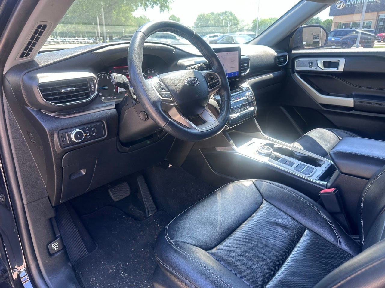 Used 2022 Ford Explorer Limited w/ Equipment Group 301A RWD image 24