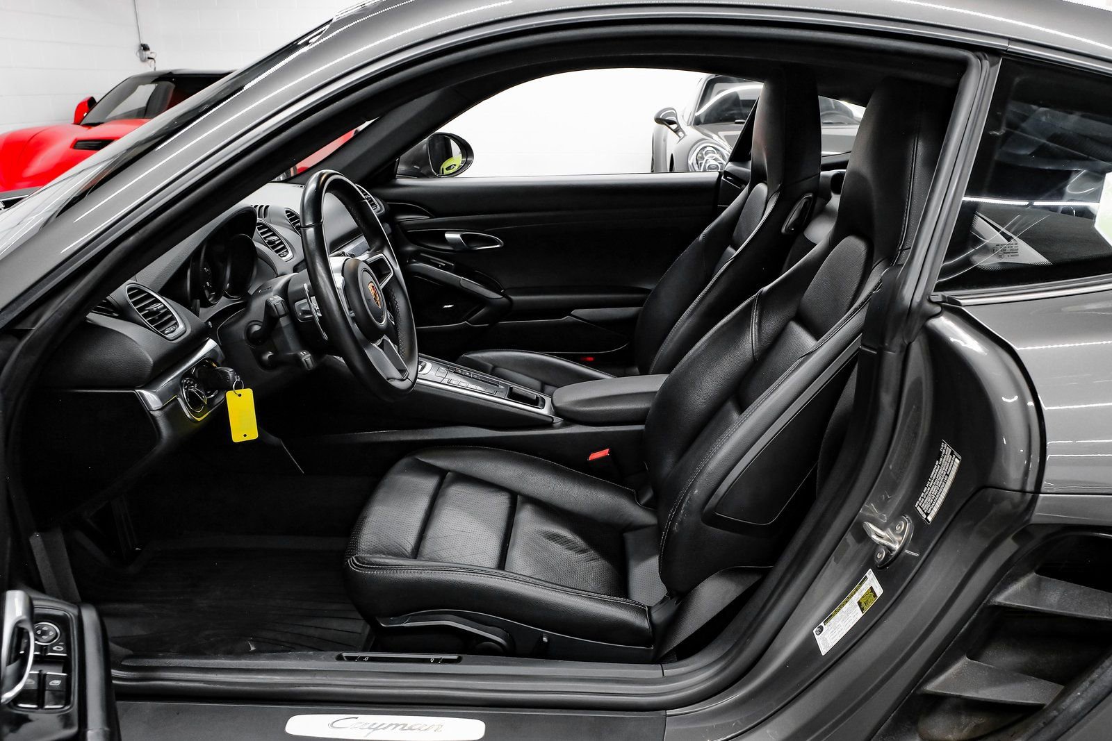 Used 2022 Porsche 718 Cayman image 4