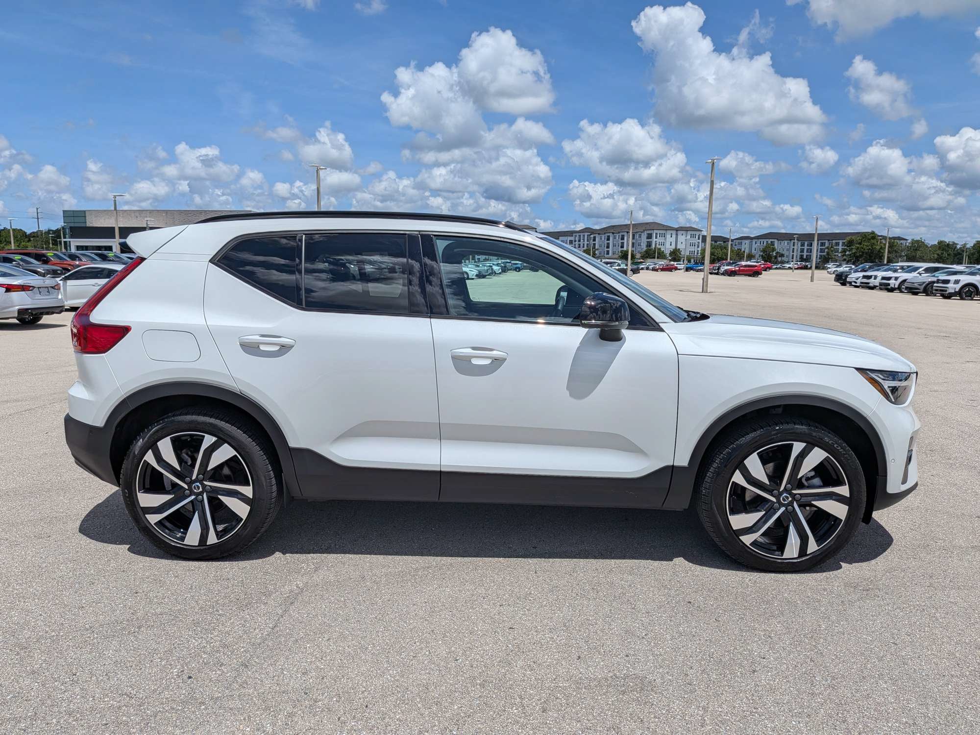 Used 2024 Volvo XC40 B5 Ultimate w/ Protection Package Premier AWD/4WD image 4