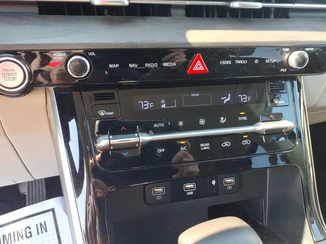 Used 2024 Kia Carnival EX FWD image 18