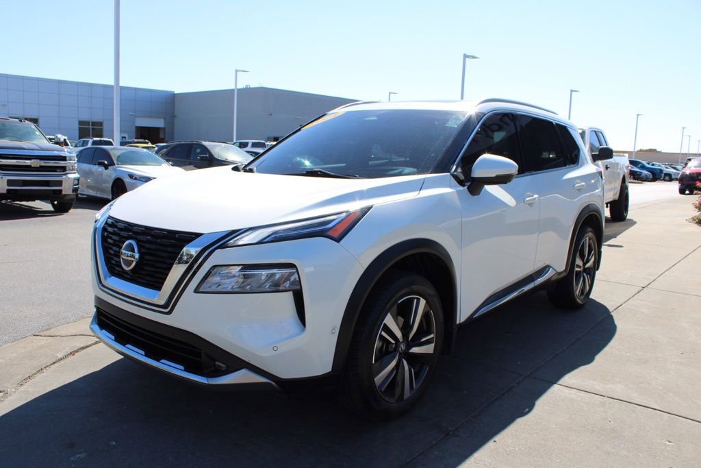 Used 2021 Nissan Rogue Platinum image 3