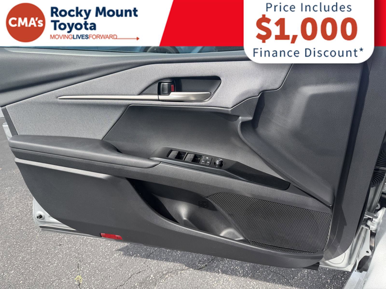 Used 2025 Toyota Camry LE w/ Convenience Package image 10