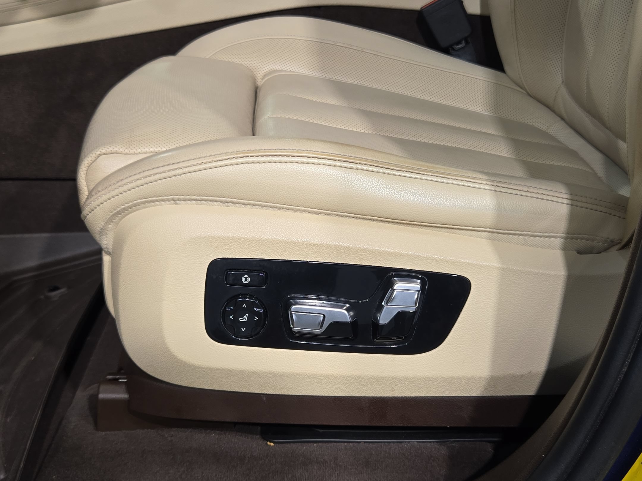 Used 2019 BMW X7 xDrive40i w/ Premium Package AWD/4WD image 23