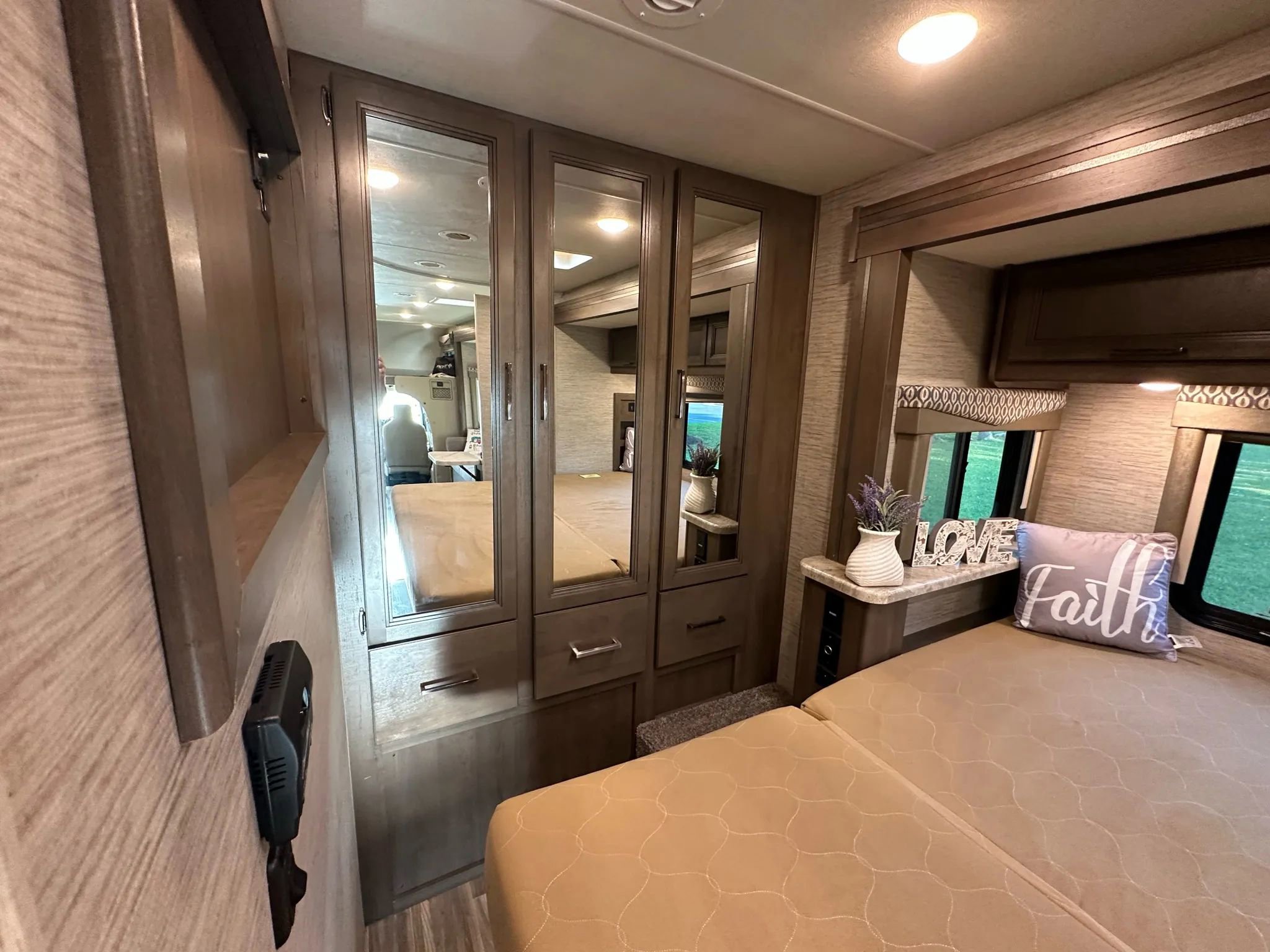 Used 2021 Ford E-450 and Econoline 450 Super Duty w/ Motorhome Prep Package image 54