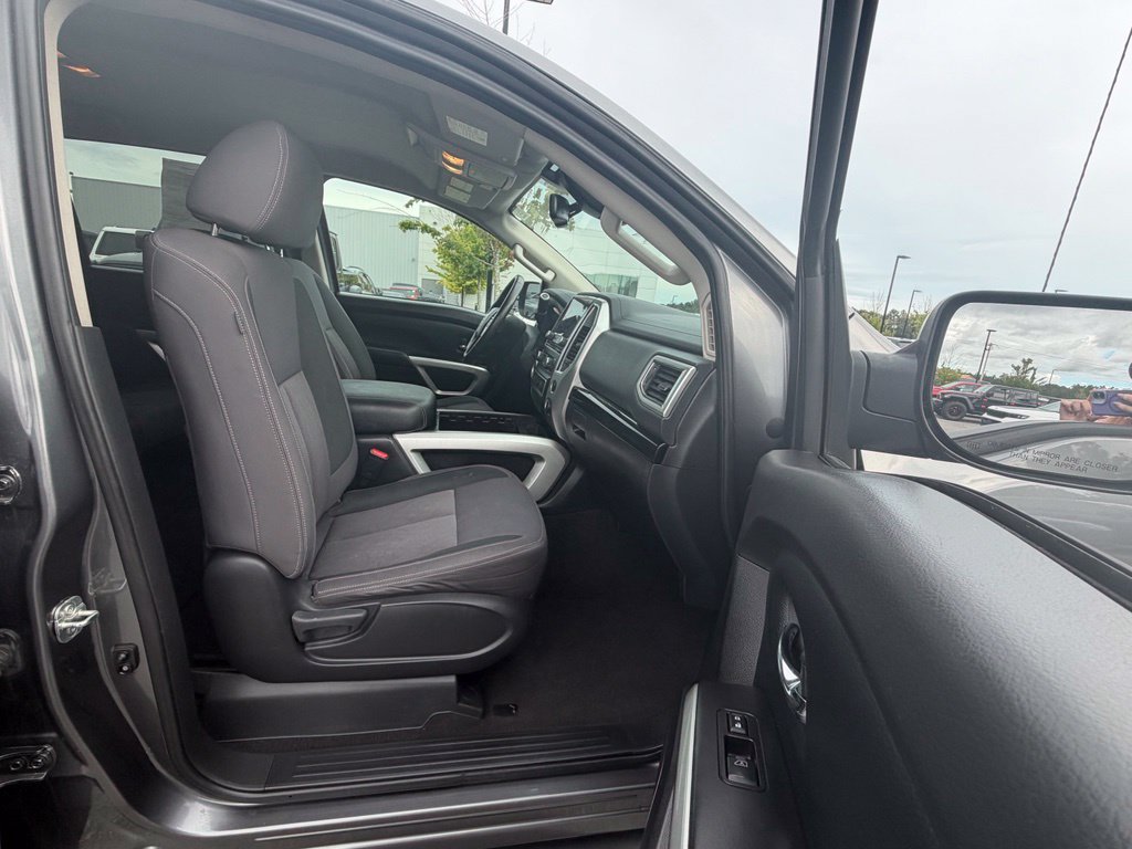 Used 2021 Nissan Titan SV w/ SV Convenience Package RWD image 47