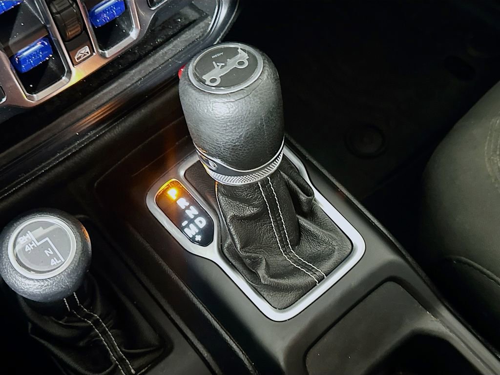 Used 2018 Jeep Wrangler Unlimited Sahara AWD/4WD image 32