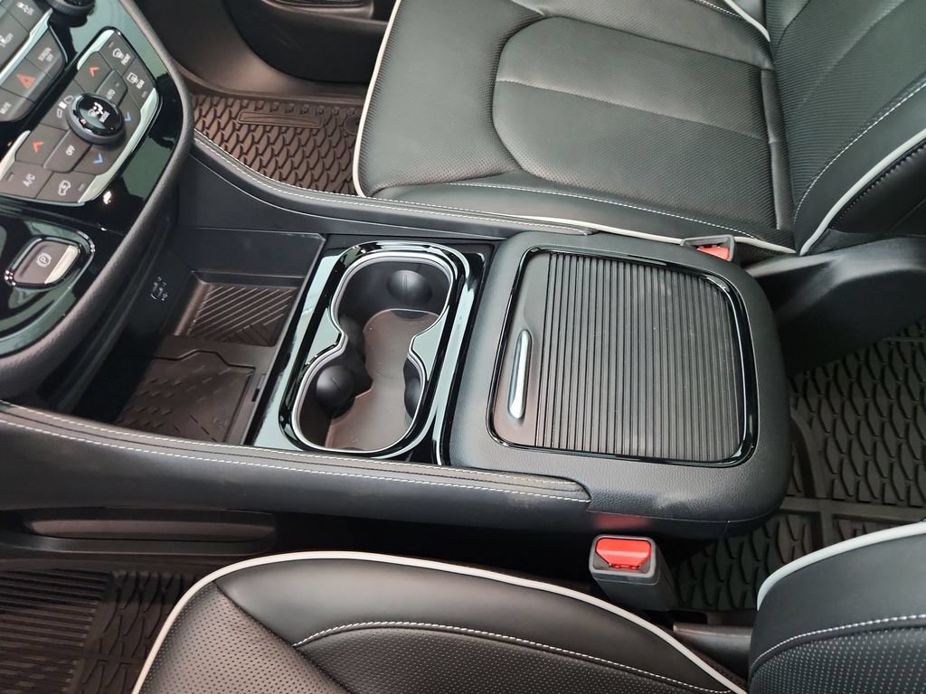 New 2027 Chrysler Pacifica Limited AWD/4WD image 28