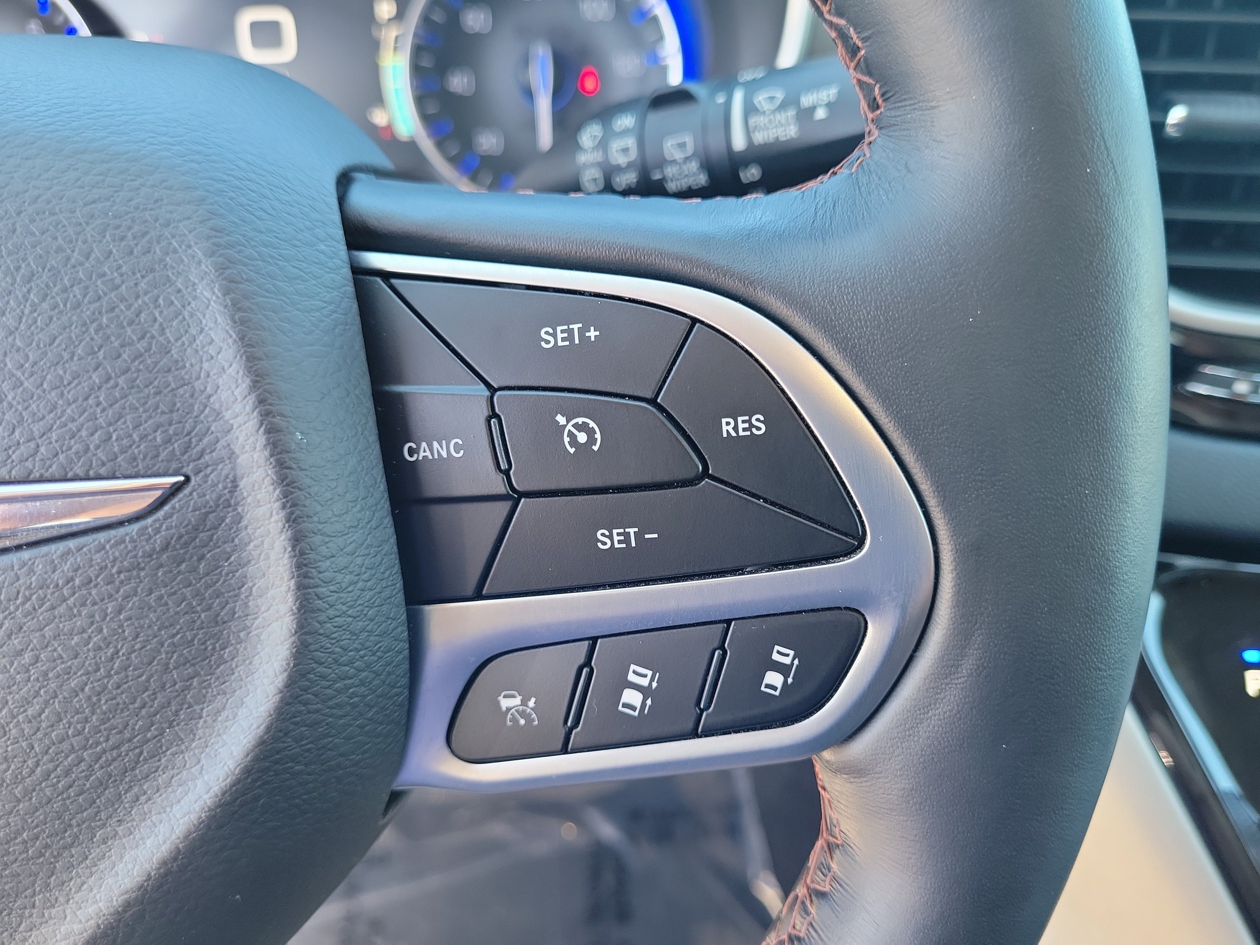 Used 2020 Chrysler Pacifica Touring-L Plus w/ Advanced Safetytec Group FWD image 22