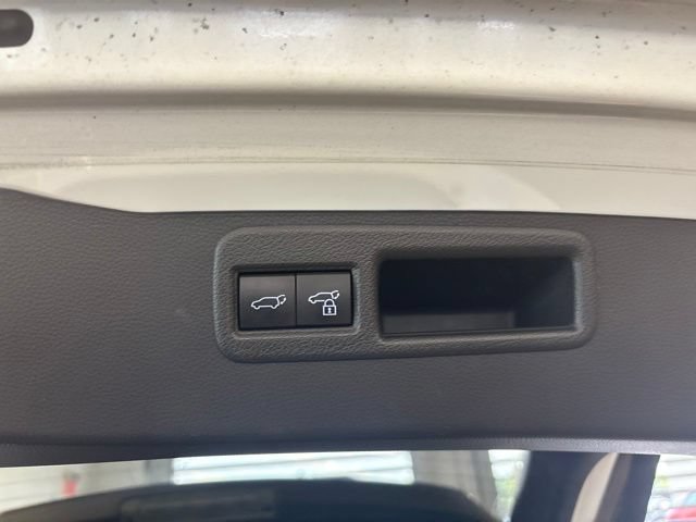 Used 2021 Toyota Venza LE AWD/4WD image 27