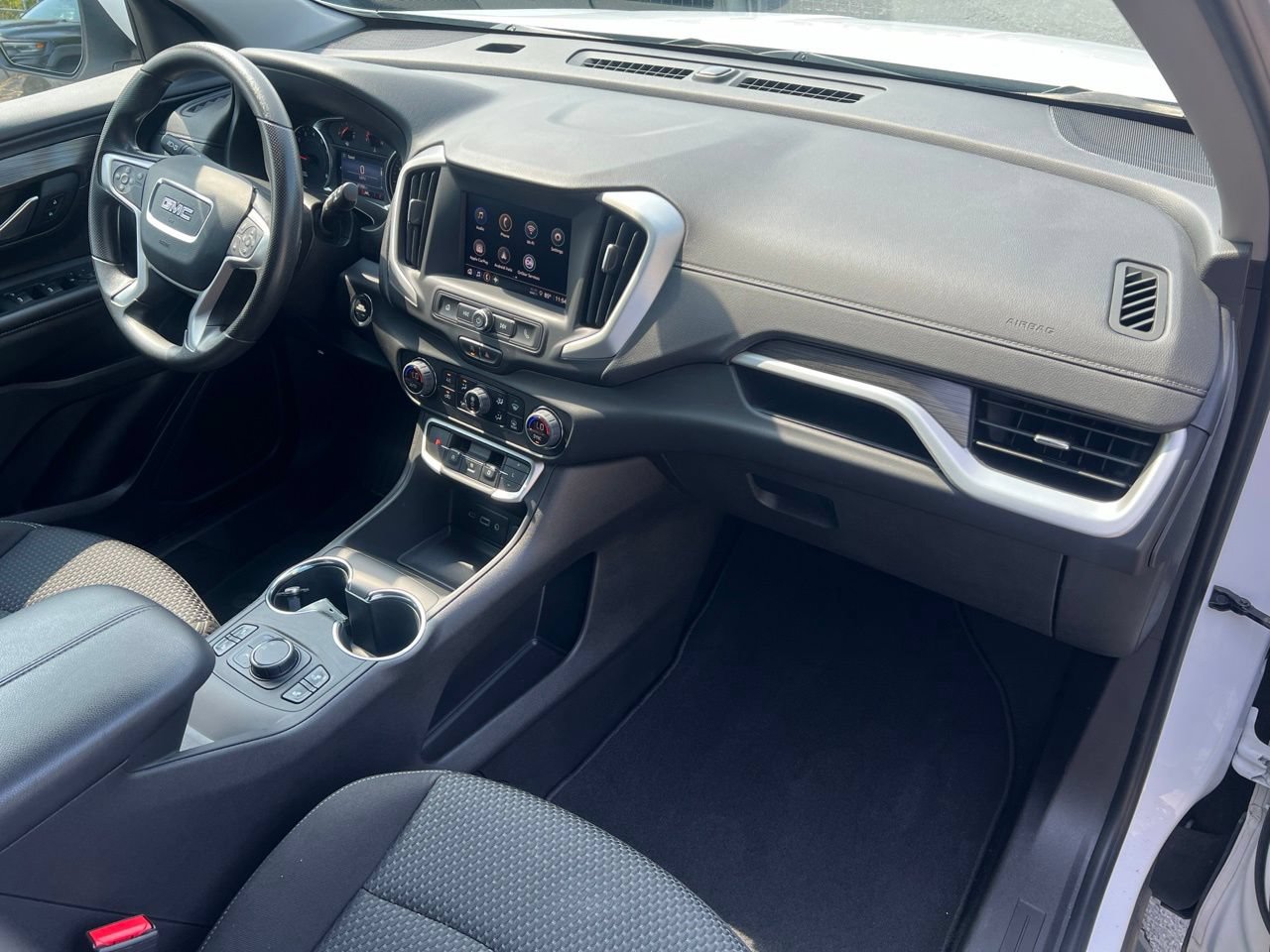 Used 2024 GMC Terrain SLE w/ Driver Convenience Package FWD image 22