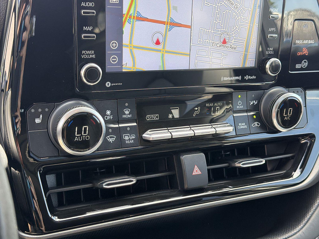 Used 2022 Toyota Highlander XLE FWD image 38