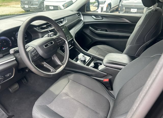 Used 2024 Jeep Grand Cherokee L Laredo AWD/4WD image 14