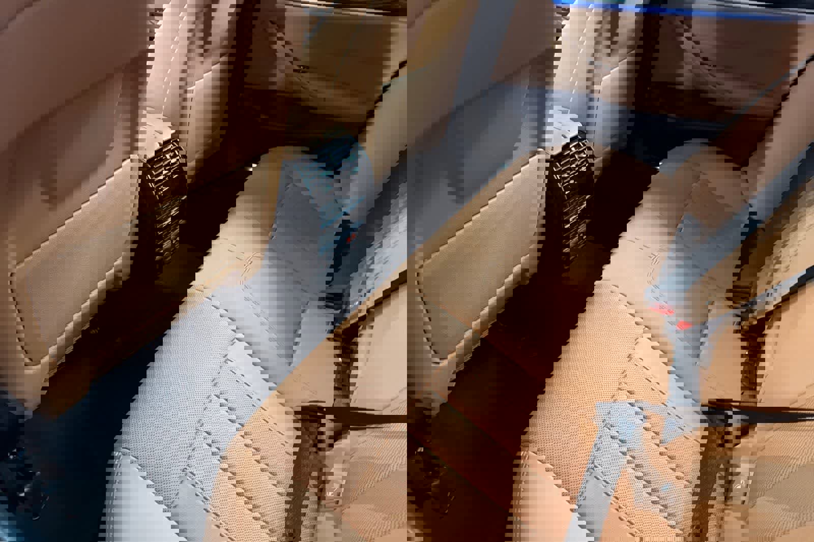 Used 2023 BMW 530e w/ Convenience Package image 4