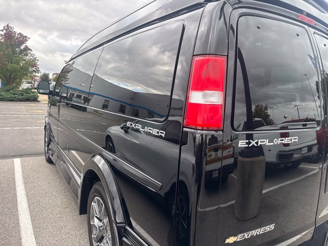 Used 2026 Chevrolet Express 2500 w/ Driver Convenience Package RWD image 8