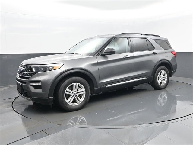 Used 2022 Ford Explorer XLT w/ Equipment Group 202A image 2