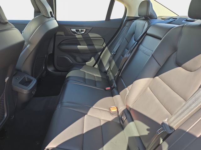 Used 2021 Volvo S60 T6 Momentum w/ Premium Package image 17