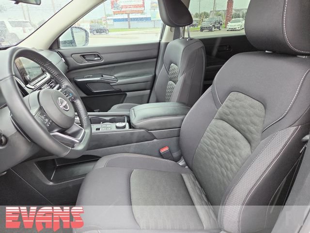 Used 2024 Nissan Pathfinder SV AWD/4WD image 18