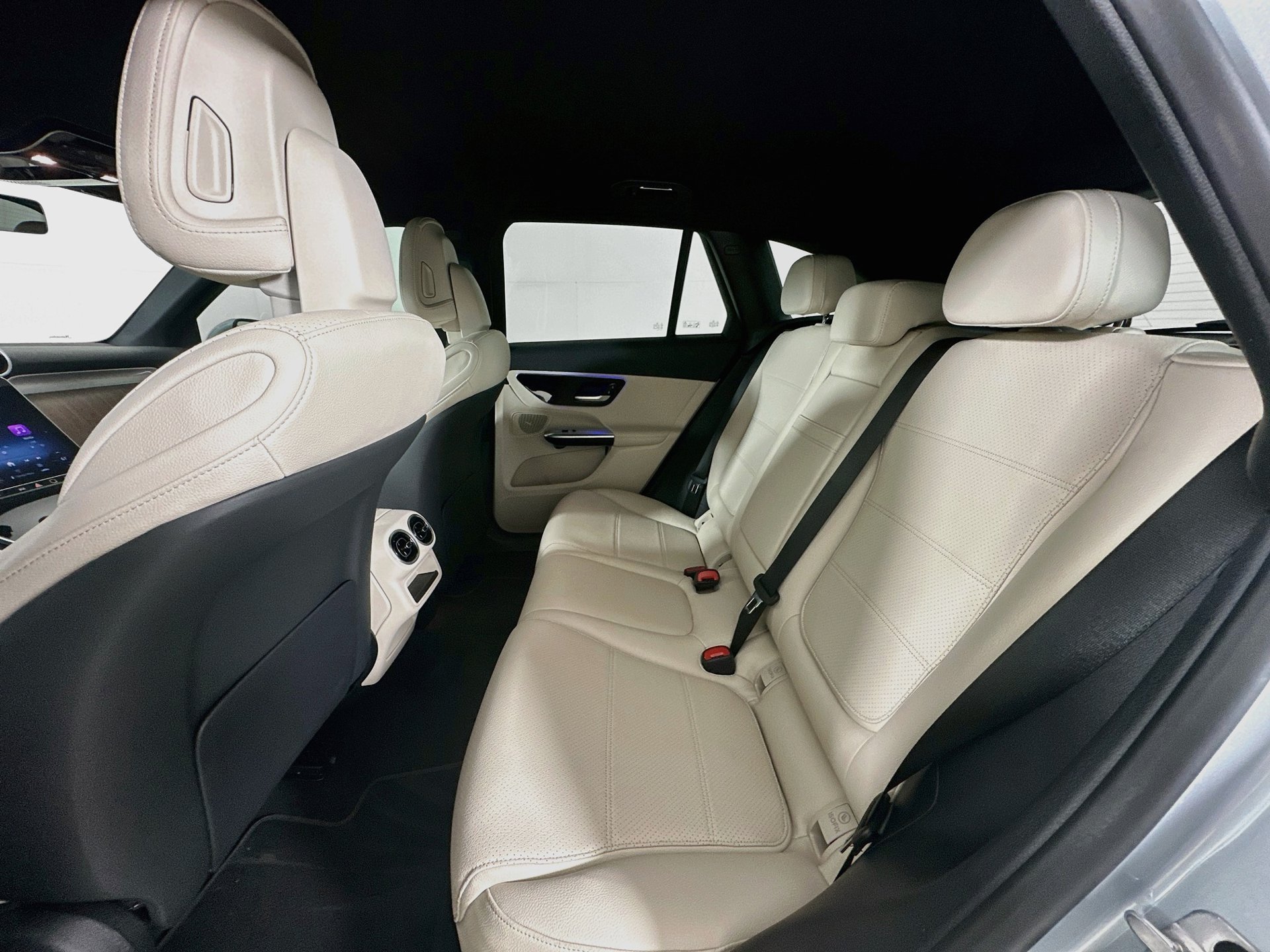 Used 2026 Mercedes-Benz GLC 300 image 26