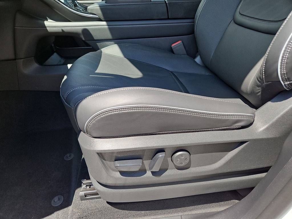 New 2026 INFINITI QX80 Luxe w/ Cargo Package AWD/4WD image 18