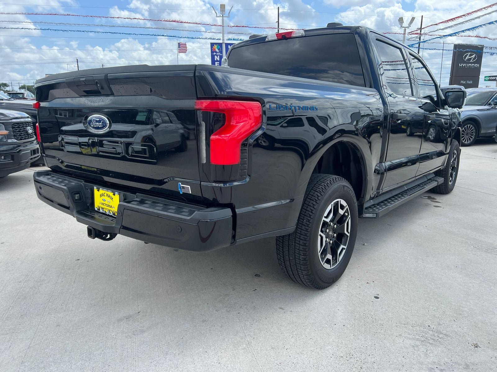 Used 2023 Ford F150 Lightning XLT AWD/4WD image 8