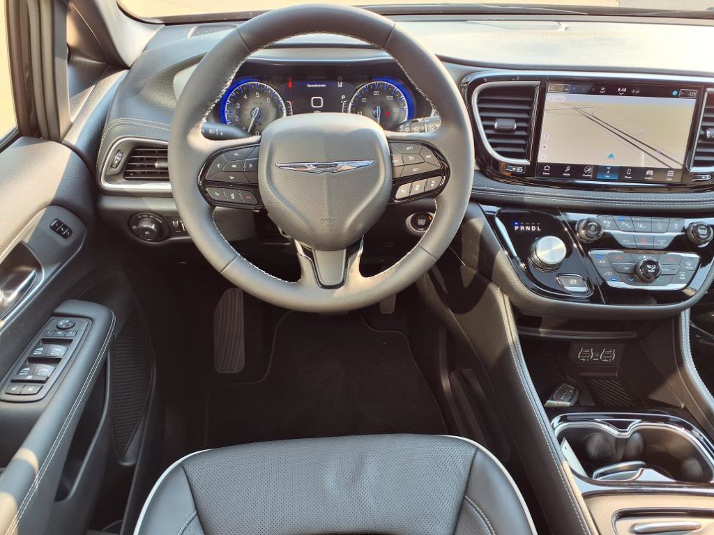 New 2025 Chrysler Pacifica Limited w/ Trailer Tow Group image 3