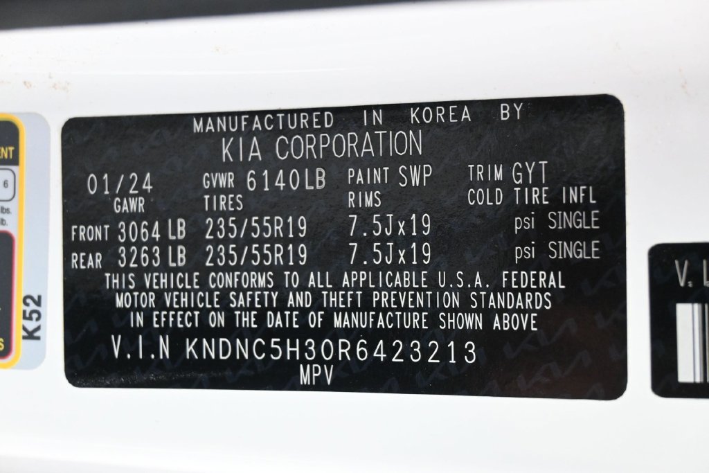 Used 2024 Kia Carnival EX FWD image 9