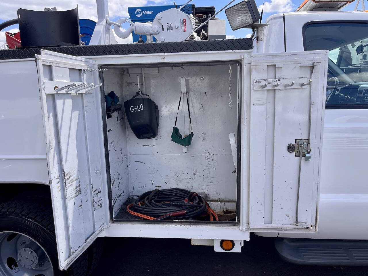 Used 1999 Ford F550 2WD Regular Cab Super Duty image 15